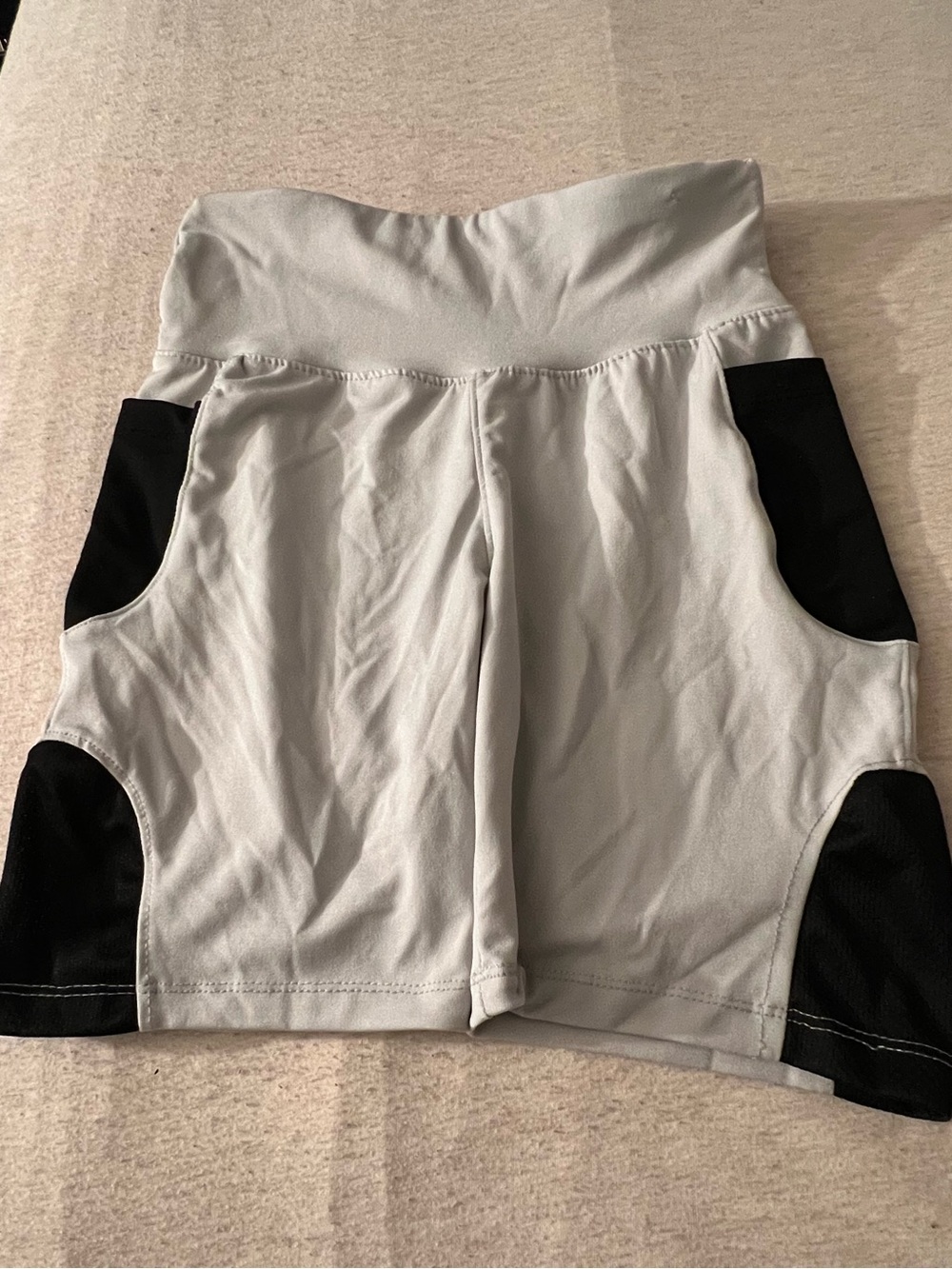 High-Waist Performance Women’s Shorts in Light Gray with Black Panels